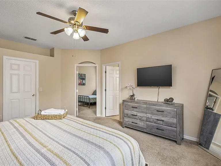 422 Graystone Blvd — Photo 21