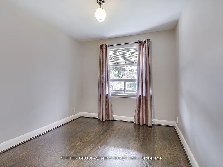 194 Cocksfield Ave #MAIN FLOOR — Photo 19