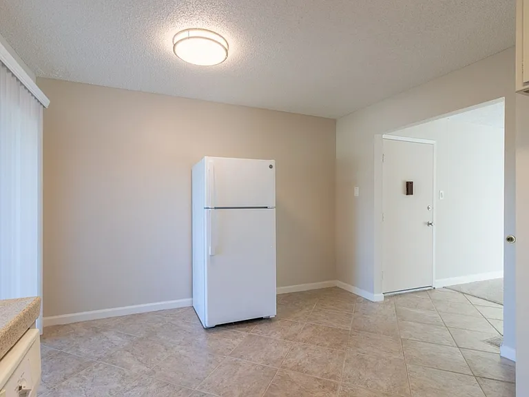 Elegante Apartments ~ Exceptionally Spacious, Unique and a Must See Community! — Photo 35