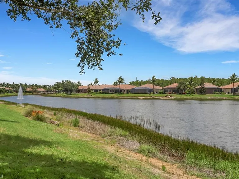 9142 Isla Bella Cir — Photo 25