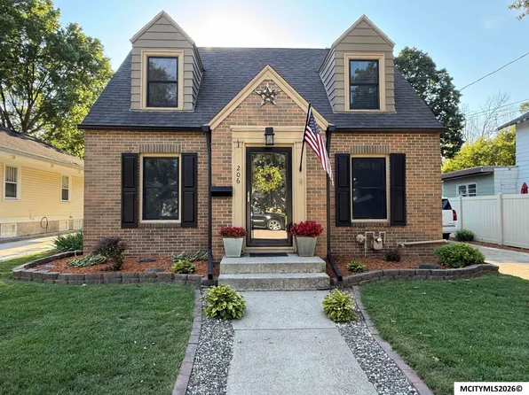 206 S Rhode Island Ave, Mason City, IA 50401
