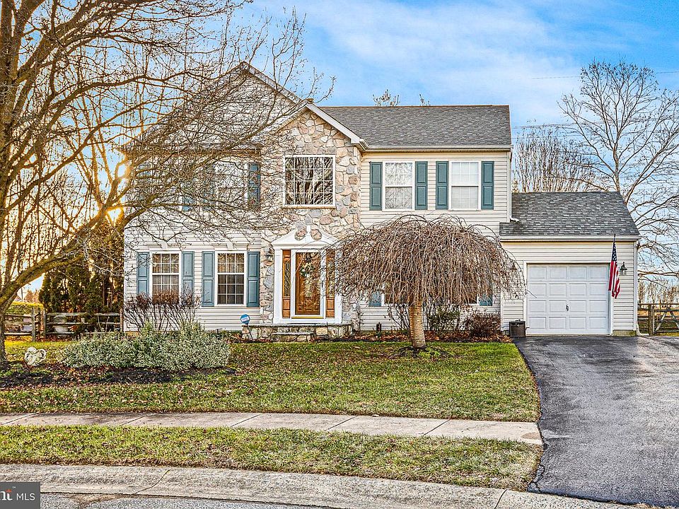 1st image of 414 S Barrington Ct