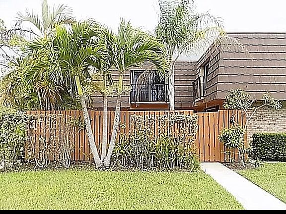 4th image of 5785 SE Windsong Ln #605