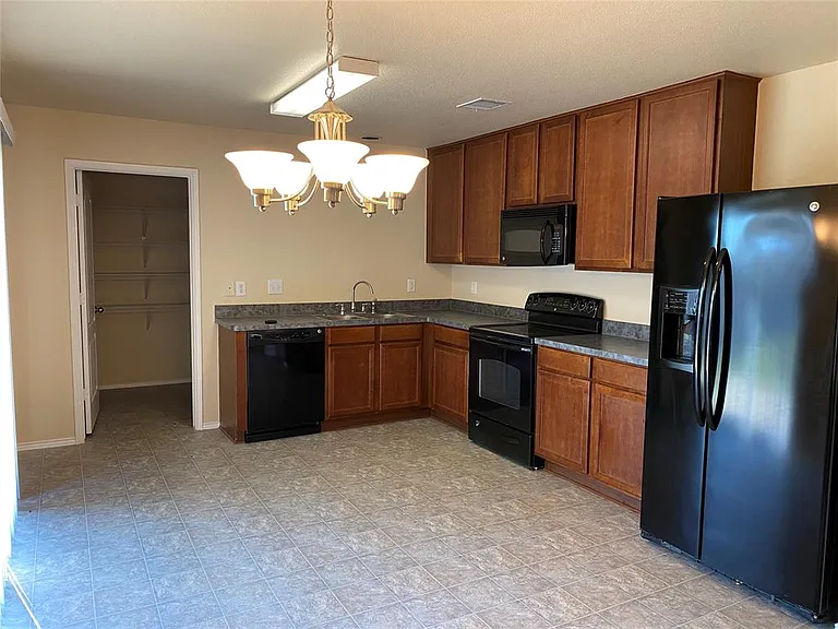 324 Chisholm Trl — Photo 26