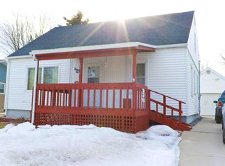 816 Mac Arthur Dr, Manitowoc, WI 54220