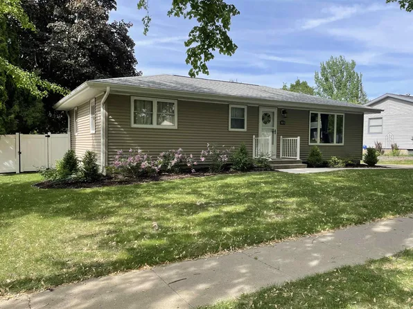 1025 3rd Ave NE, Waverly, IA 50677