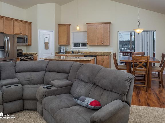4th image of 761 S Rosemary Pl