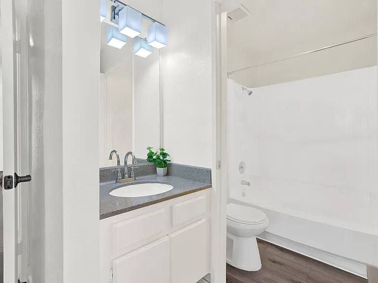 Monterra Ridge Apartments — Photo 40
