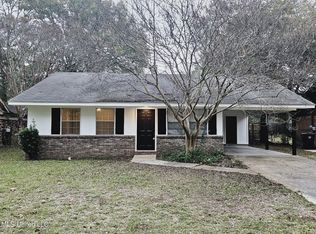 201 Fox Run Dr, Hattiesburg, MS 39402