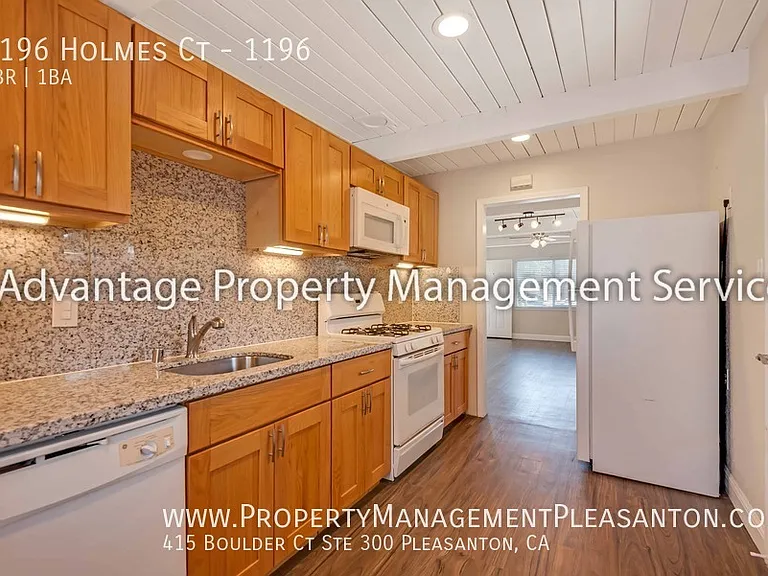1196 Holmes Ct #1196 — Photo 4