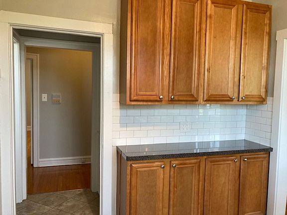 3rd image of 1617 W Thome Ave #3S