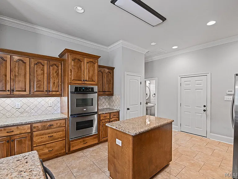 1694 Pebble Creek Dr — Photo 6