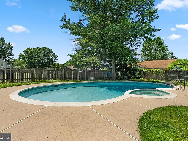2 Lee Ct — Photo 37