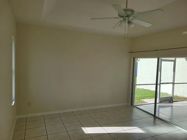 6833 Babcock St — Photo 4