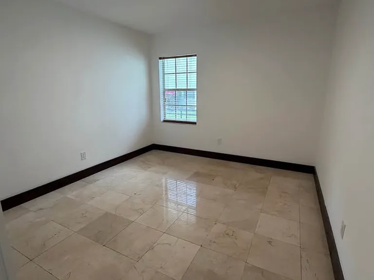 541 NE 62nd St #14 — Photo 10