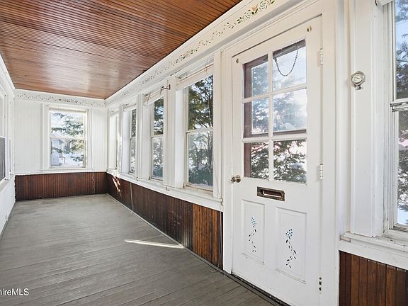 4th image of 18 Meadow Ln