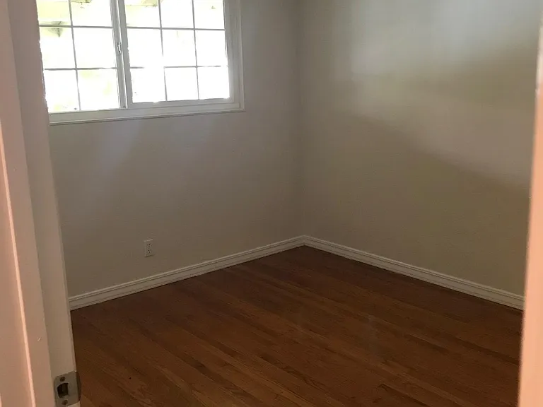 2730 Loyola Dr — Photo 5