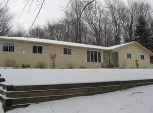 1904 Oakhill Dr, Green Bay, WI 54313