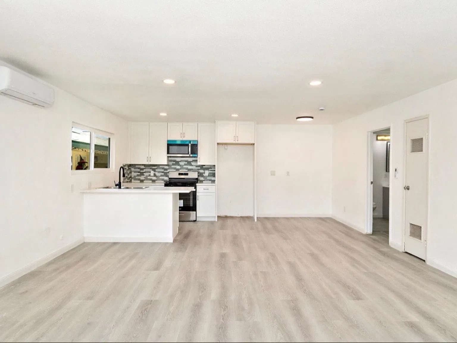 Welcome to your new apartment home in the heart of Colton! — Photo 3