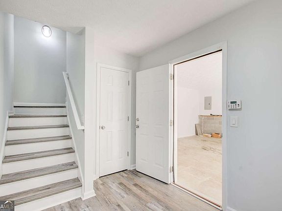 4th image of 2470 Stonegate Dr NW