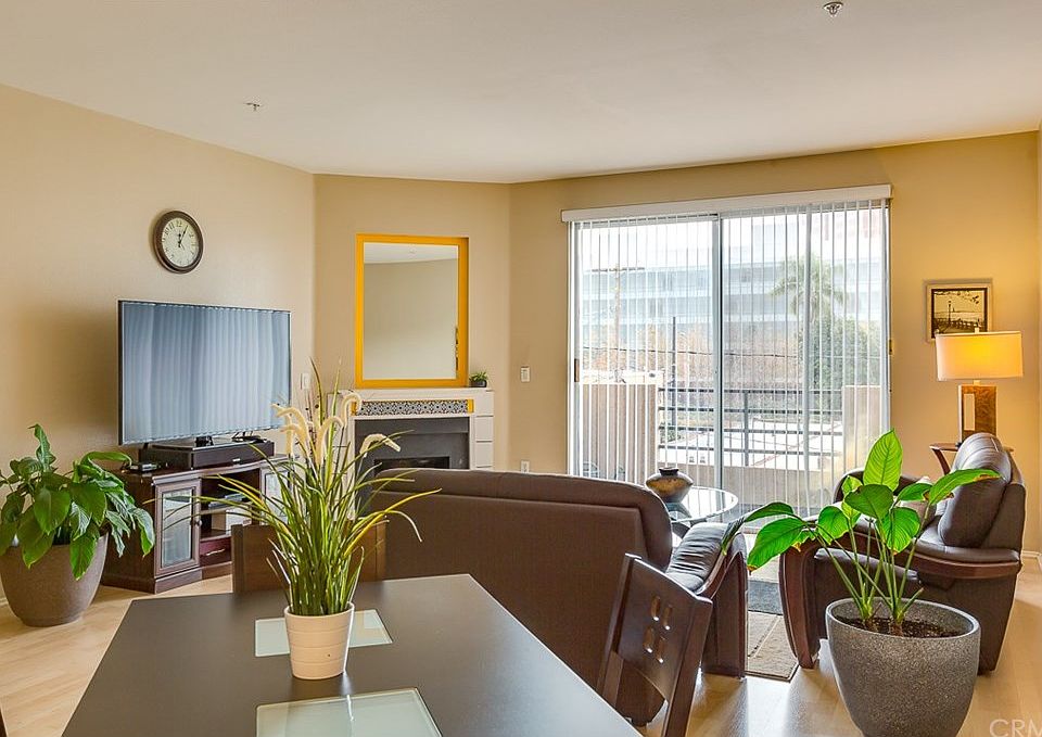 1st image of 640 W 4th St Unit 305