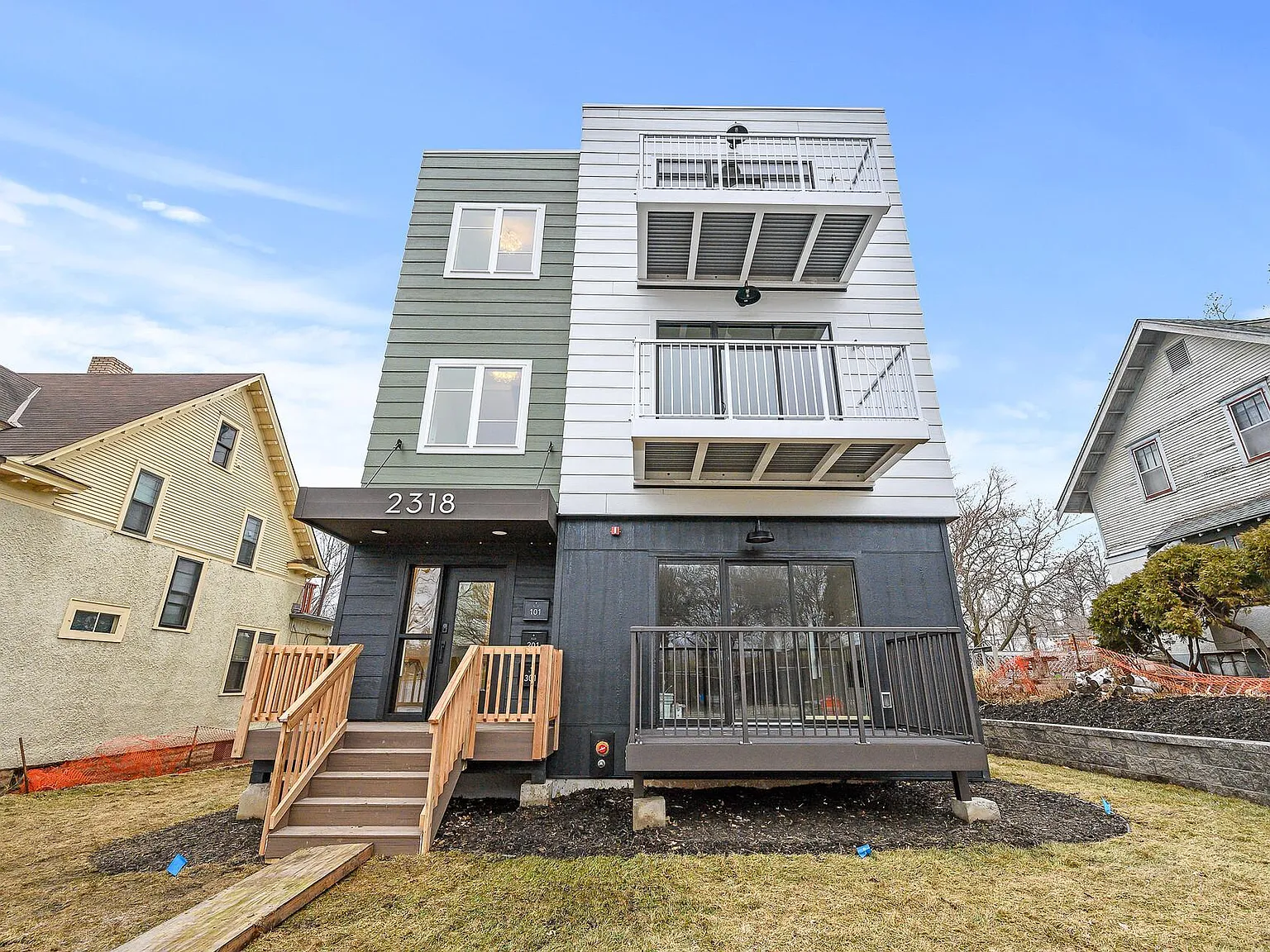 2318 Johnson St NE — Photo 2