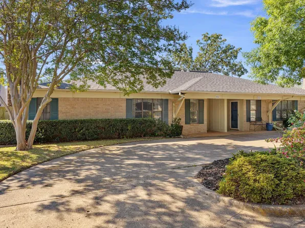 504 Woodland Hills Dr, Tyler, TX 75701