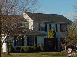 44 Lincolnshire Dr, Manalapan, NJ