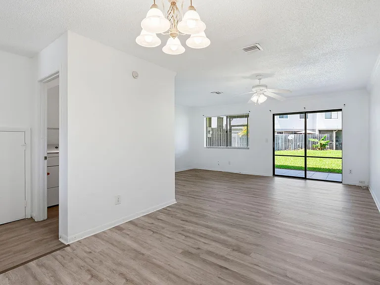 2305 Seaside Dr — Photo 6