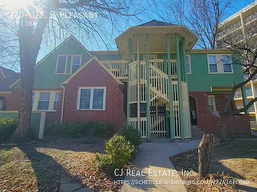 220 1/2 S Pleasant St Photo 1
