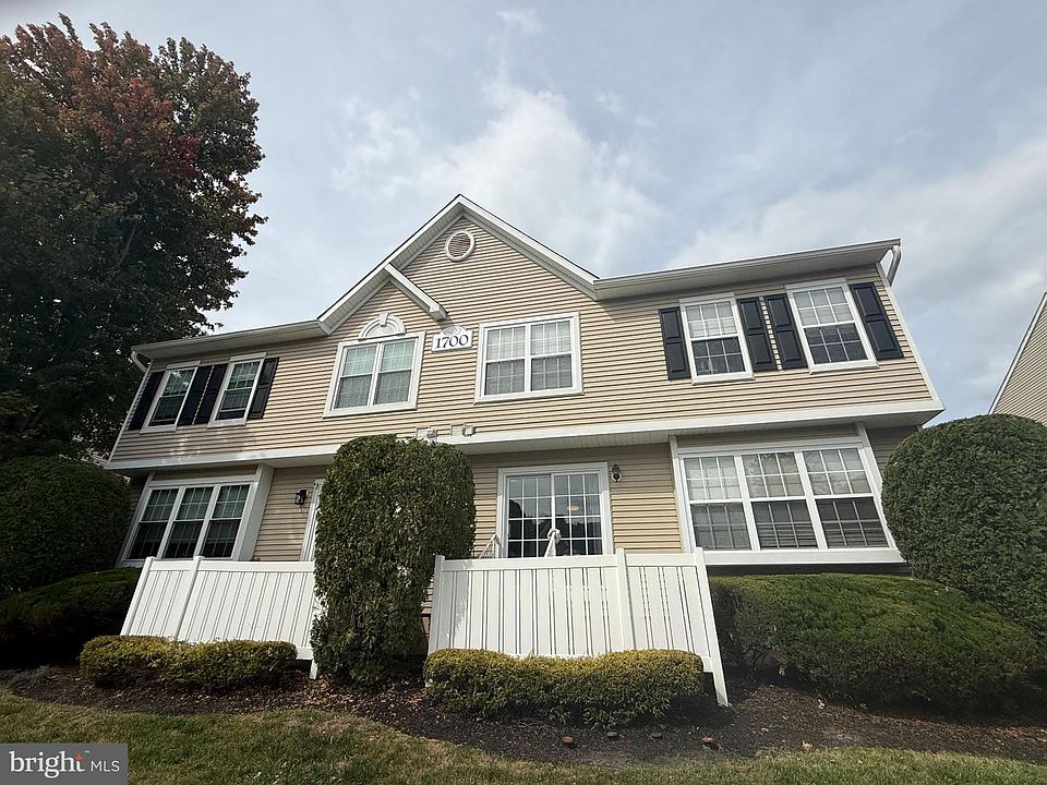 2nd image of 1702 Delancey Way