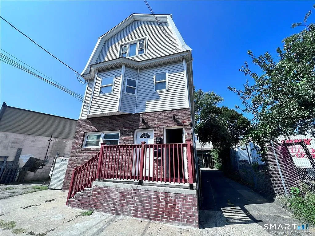 2 bed, 1.0 bath, 880 sqft, $1,700 — Photo 1