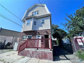 918 Maplewood Ave, Bridgeport, CT