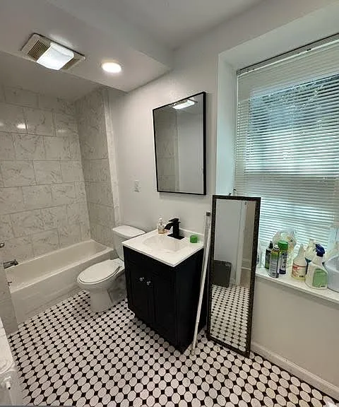 25 E Washington St #2R — Photo 8