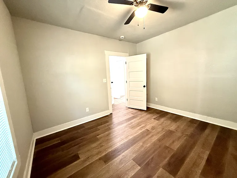 721 Roff St NE — Photo 12