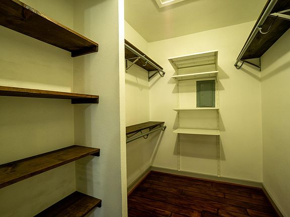 5th image of 2025 Augusta Dr APT 206