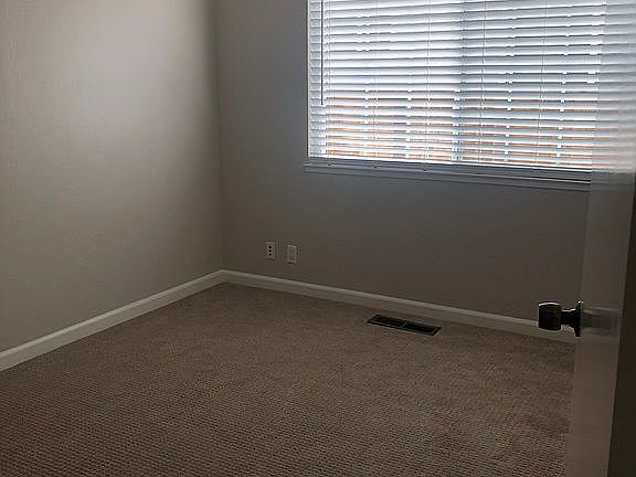 5th image of 1045 Mount Carmel Dr