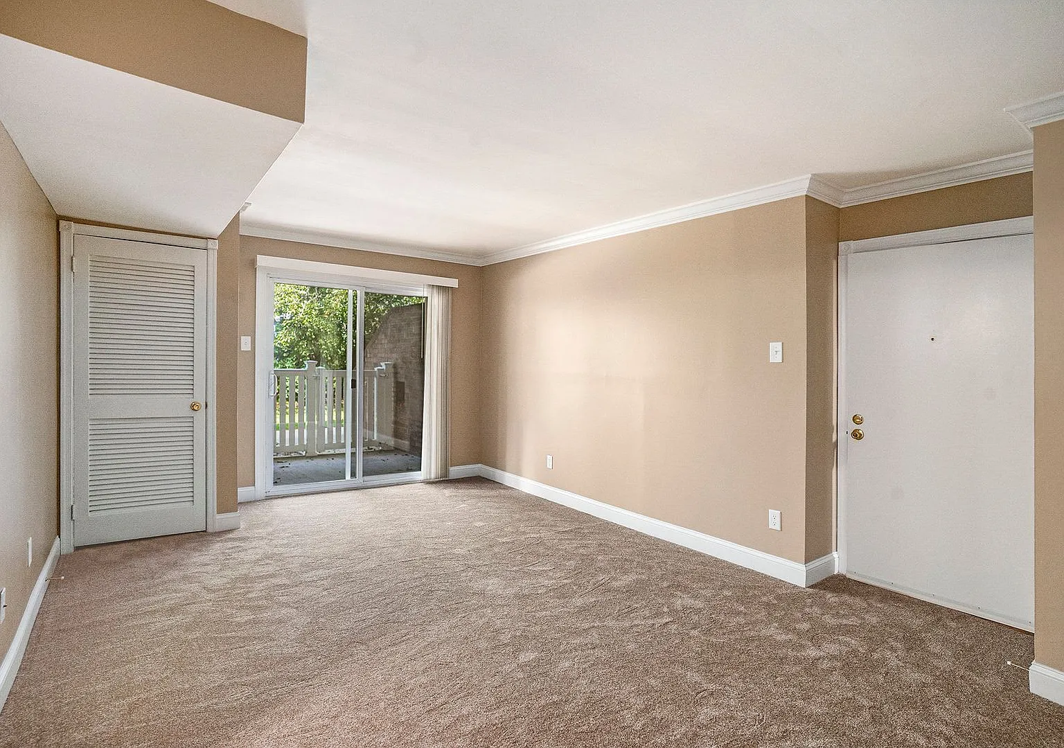 Maple Court Apartments — Photo 1