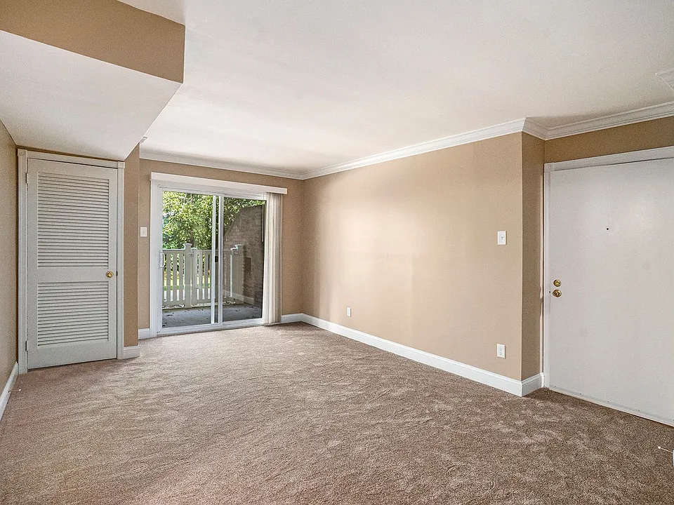 Maple Court Apartments