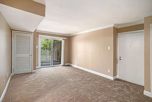 Maple Court Apartments Photo 1