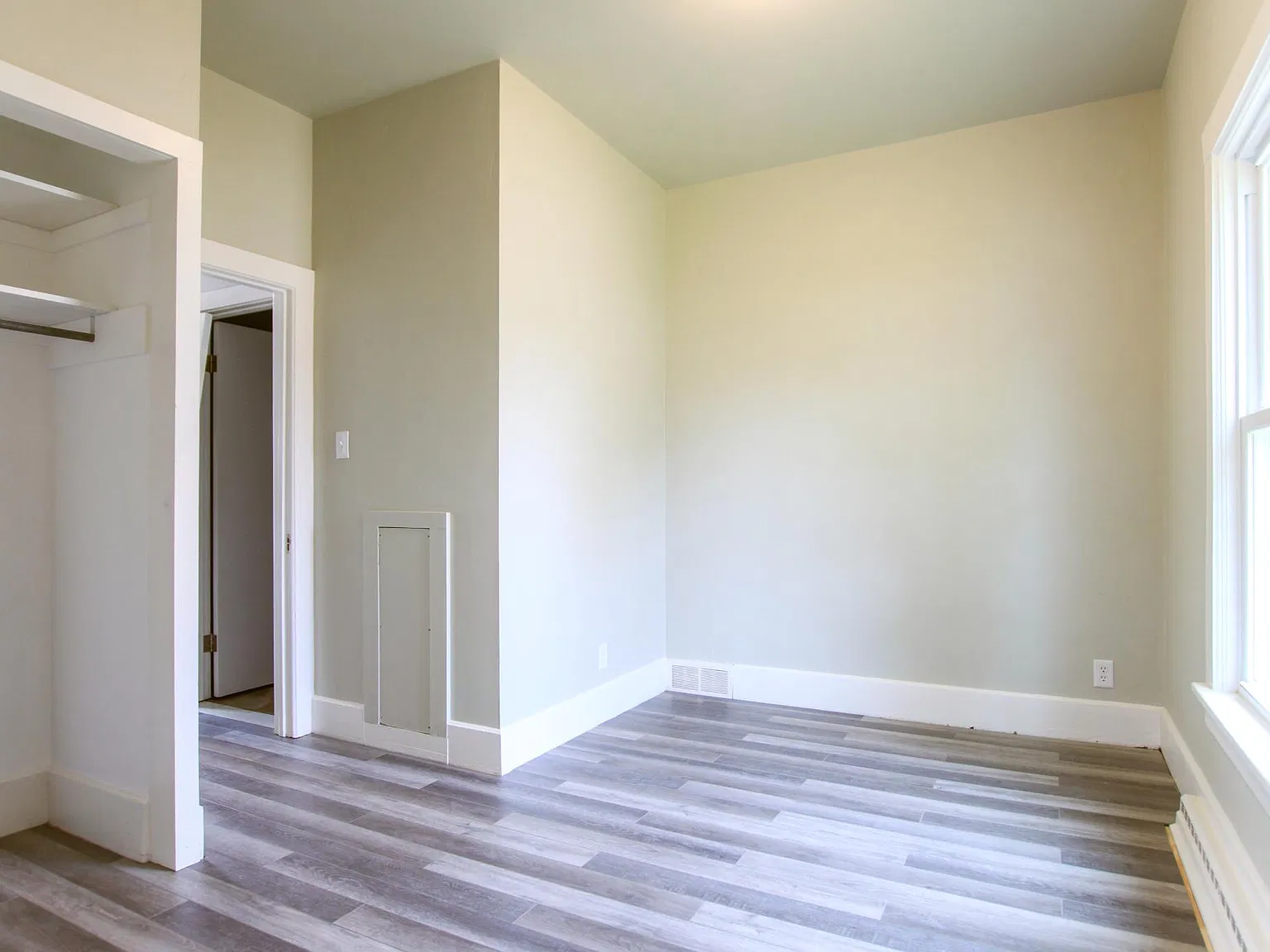 3 bed, 1.5 bath, 1040 sqft, $1,450 — Photo 3