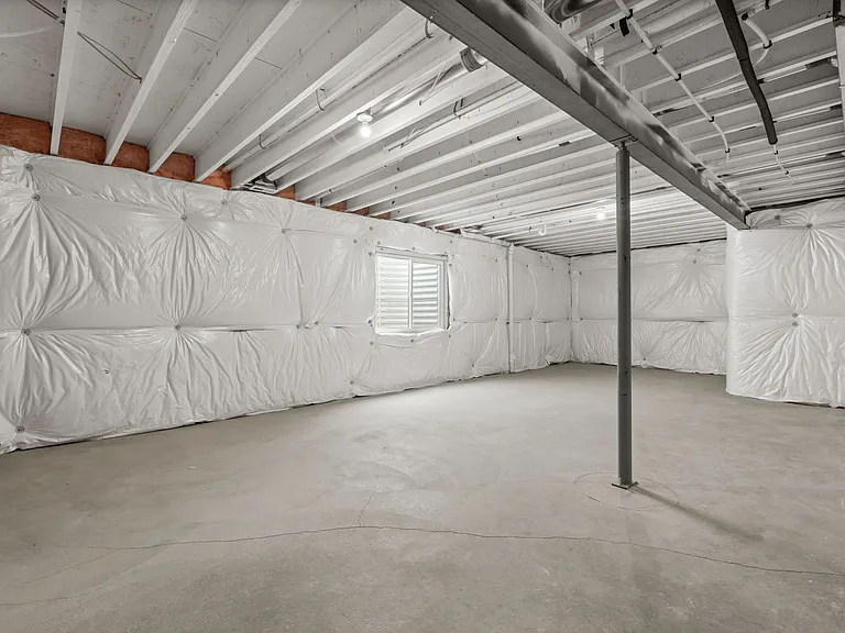 16353 Cattle Creek Ct — Photo 32