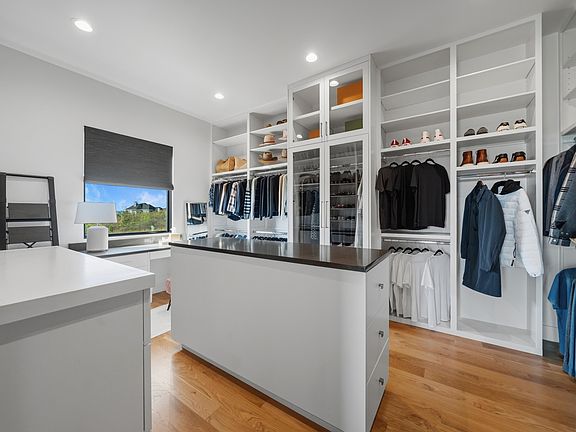2nd image of 20 Waterview Garden Ln