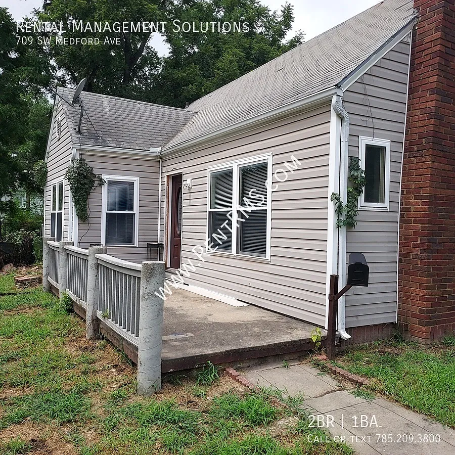 709 Sw Medford Ave - 2 Bed/1 Bath — Photo 3