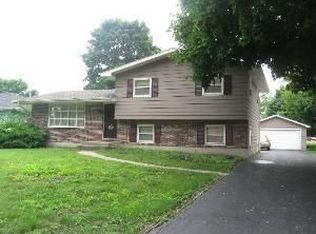 1901 Burr Oak Ln, Lindenhurst, IL 60046