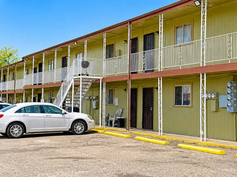 Highlander Apartments — Photo 9