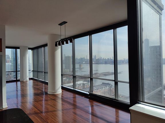 3rd image of 389 Washington St APT 22F