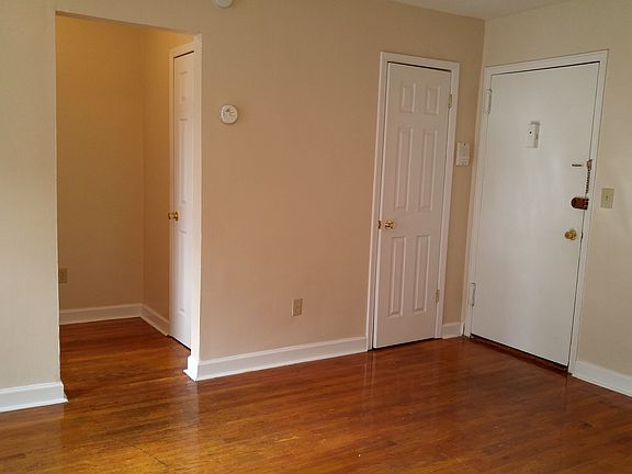 5th image of 323 Sanford Ave APT 2B