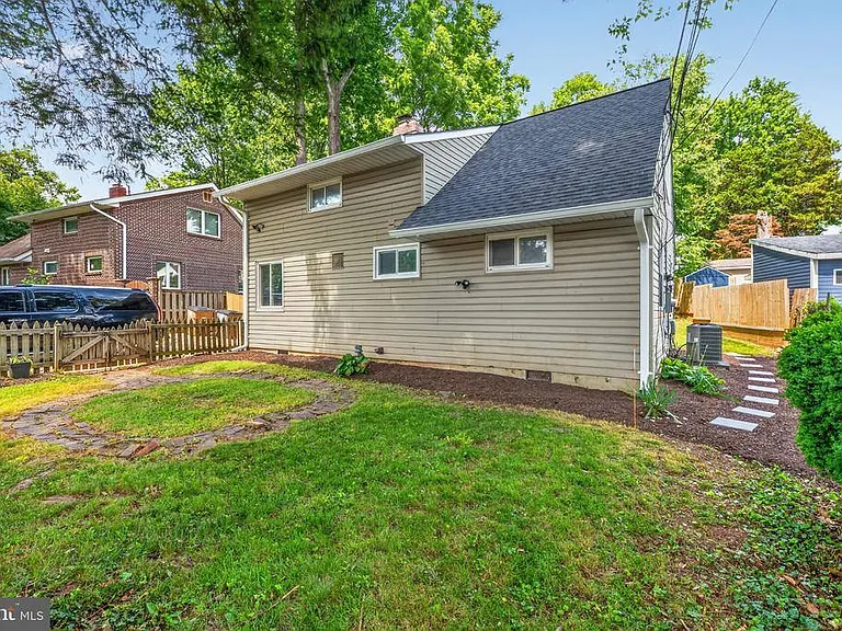 303 Nimitz Ave — Photo 2