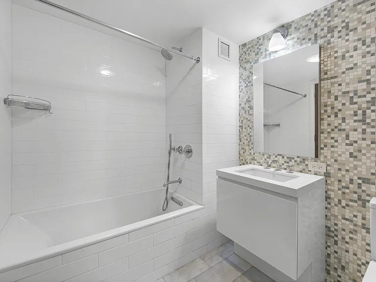 165 E 66th St #9D — Photo 18